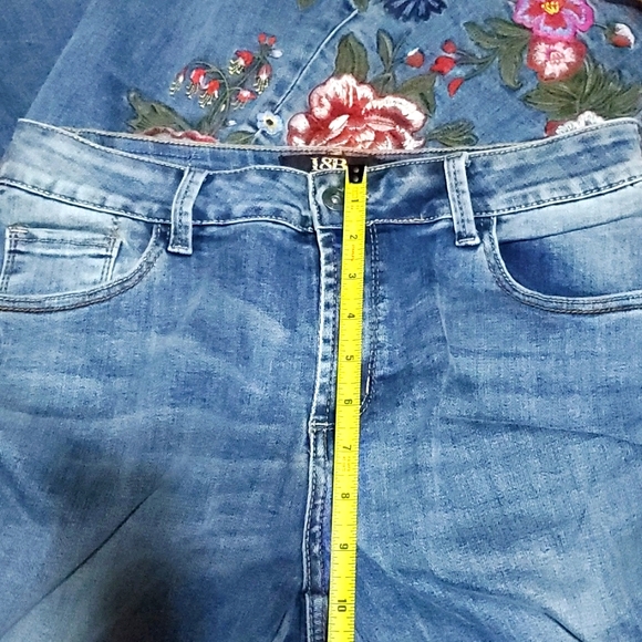 Floral Flare Jeans - Picture 14 of 14